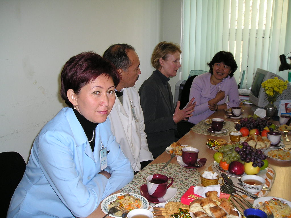 Boronbaeva Elnura, discussing work in ISAAC research with Philippa Ellwood in Bishkek, Kyrgyzstan.background - Imanalieva Cholpon